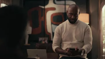 Pull porté par Phillip Banks (Adrian Holmes) tel que vu dans les tenues de la série télévisée Bel-Air (saison 1 épisode 7)