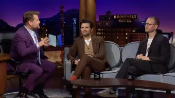 Baskets Nike portées par Joachim Trier comme on le voit dans The Late Late Show avec James Corden 