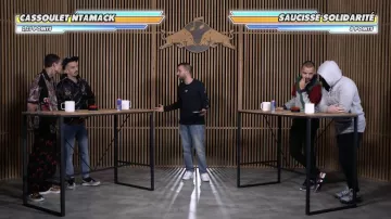 Le pantalon imprimé porté par 7 Jaws dans la vidéo BigFlo & 7 Jaws vs Oli & Kalash Criminel - Red Bull Rap Jeu #15