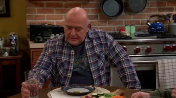 Printed Navy Blue Tee worn by Art (Dean Norris) as seen in United States of Al (S02E16)