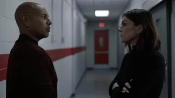 Earring worn by Dr. Elijah Thompson (Thom Allison) as seen in Coroner Tv series outfits (S04E07)