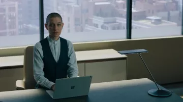 Chemise rayée portée par Taylor Mason (Asia Kate Dillon) vue dans la garde-robe de la série télévisée Billions (saison 6 épisode 8)