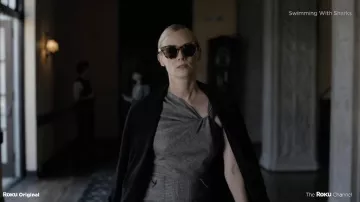 Lunettes de soleil portées par Joyce (Diane Kruger) vues dans les tenues de la série télévisée Swimming with Sharks (saison 1)