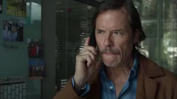 Blue Plaid Shirt worn by Vincent Serra (Guy Pearce) as seen in Memory movie outfits