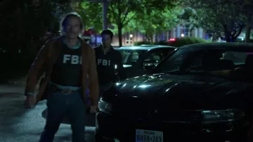 Brown jacket worn by Vincent Serra (Guy Pearce) as seen in Memory