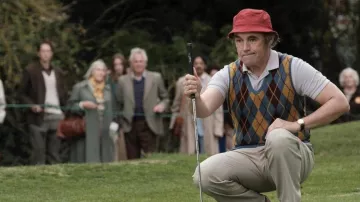 Suéter argyle sin mangas usado por Maurice Flitcroft (Mark Rylance) como se ve en los atuendos de la película El fantasma del abierto