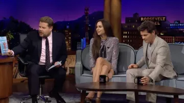 Vestido de lentejuelas usado por Minnie Driver como se ve en The Late Late Show with James Corden el 15 de marzo de 2022