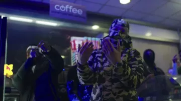 La chaqueta militar que lució Larry en su clip EN PÉPÉ 2