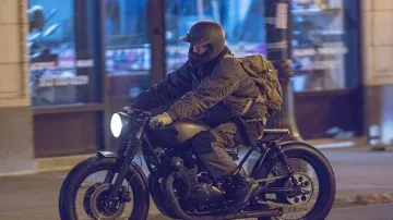 Chaqueta Bomber usada por Bruce Wayne (Robert Pattinson) en el vestuario de la película The Batman