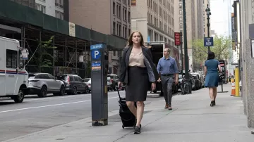Zapatillas usadas por Beth (Amy Schumer) como se ve en los atuendos de la serie de televisión Life & Beth (Temporada 1 Episodio 1)