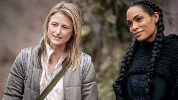 Abrigo de chaqueta usado por Alma Ortego (Rosario Dawson) como se ve en los atuendos de la serie de televisión DMZ (Temporada 1 Episodio 1)