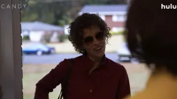 Lunettes de soleil portées par Candy Montgomery (Jessica Biel) comme on le voit dans la garde-robe de la série télévisée Candy (saison 1)