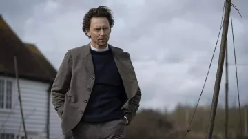 Corduroy Suit Blazer Jacket porté par Will Ransome (Tom Hiddleston) comme on le voit dans les tenues de la série télévisée The Essex Serpent (saison 1)