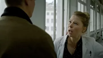 La camisa estampada que lucie (India Hair) en la película Sentinel South