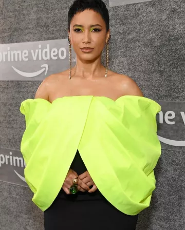 Robe noire et verte portée par Andy Allo sur son compte Instagram @andyallo