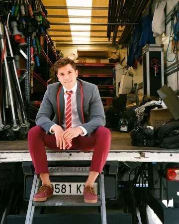 Burgundy shoes sneakers worn by André Lamoglia on the set of Elite TV series