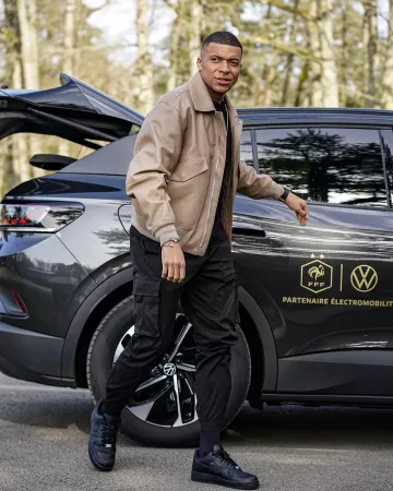Kylian Mbappé's cargo pants on his Instagram account @k.mbappe