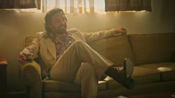 Botas de cuero usadas por Doug (Jake Johnson) como se ve en el vestuario de la serie de televisión Minx (Temporada 1 Episodio 4)