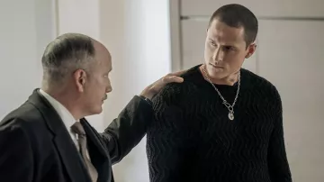 Collier de chaîne porté par Vic Flynn (Shane Harper) vu dans Power Book IV: Force TV show (S01E08)