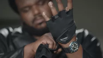 Regarder porté par Craig (Craig Robinson) comme vu dans les tenues de la série télévisée Killing It (saison 1)