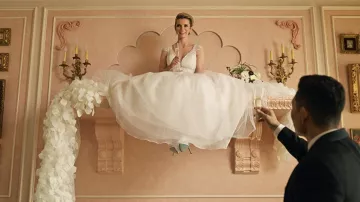 Vestido de novia usado por Betty Gilpin en el programa de televisión Roar (Temporada 1 Episodio 3)