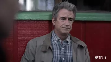 Camisa a cuadros usada por Robert (Dermot Mulroney) como se ve en los atuendos de la película Along for the Ride