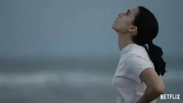Pendientes usados por Auden (Emma Pasarow) como se ve en Along for the Ride