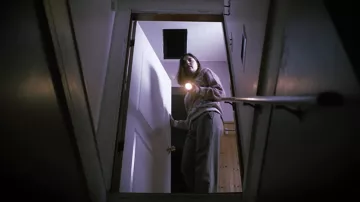Pull porté par Dorothy Schepp (Julia Best Warner) vu dans le film The Whooper Returns