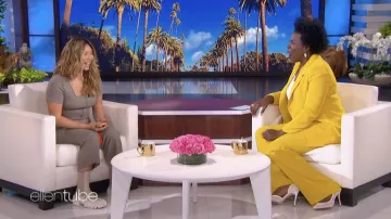 Bottes portées par Chloe Kim comme on le voit dans The Ellen DeGeneres Show le 28 mars 2022