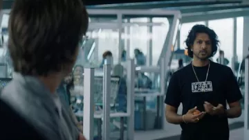 100 dollars bill sketch black t-shirt worn by Mouser (Utkarsh Ambudkar) in Free Guy movie