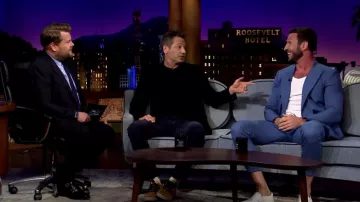 Baskets jaunes portées par David Duchovny dans The Late Late Show avec James Corden