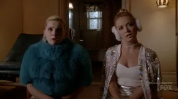 Ultimate Sequin Bomber de ASOS usado por Chanel #3 (Billie Catherine Lourd) en el vestuario del programa de televisión Scream Queens (Temporada 2 Episodio 8)