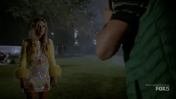 WALLS Mini vestido embellecido de ASOS usado por Chanel # 3 (Billie Catherine Lourd) en el vestuario del programa de televisión Scream Queens (Temporada 1 Episodio 9)
