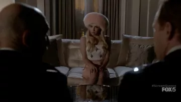 City Heat Rhinestone Crop Top de Keepsake usado por Chanel Oberlin (Emma Roberts) en Scream Queens (S01E08)