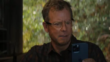 Anteojos usados por Terry Phelps (Greg Kinnear) como se ve en los atuendos de la serie de televisión Shining Vale (S01E06)