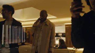 Trench Coat porté par Darius (Lakeith Stanfield) comme on le voit dans les tenues de la série télévisée Atlanta (S03E03)