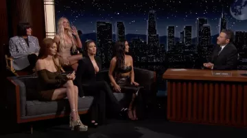 Chaussures Black Pumps portées par Kourtney Kardashian comme on le voit dans Jimmy Kimmel Live! sur avril 6, 2022