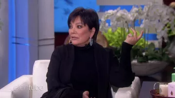 Anillo usado por Kris Jenner como se ve en The Ellen DeGeneres Show el 6 de abril de 2022