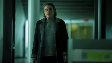 Manteau long porté par M. Wednesday (Ian McShane) vu dans la garde-robe de la série télévisée American Gods (saison 3 épisode 9)
