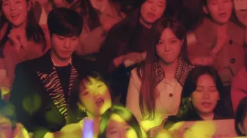 Veste avec col imprimé portée par Shin Ha Ri (Kim Sejeong) comme on le voit dans les tenues de la série télévisée Business Proposal (Saison 1 Episode 3)