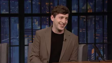 Veste Blazer brune portée par Alex Edelman comme on le voit dans Late Night with Seth Meyers