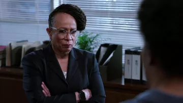 Lunettes portées par Sharon Goodwin (S. Epatha Merkerson) vues dans la garde-robe de la série télévisée Chicago Med (saison 7 épisode 17)