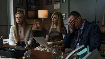 Veste blanche matelassée portée par Michelle Carter (Elle Fanning) vue dans The Girl From Plainville (S01E04)