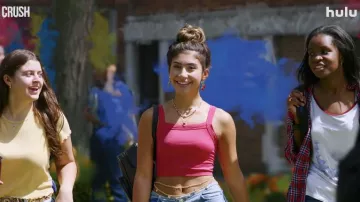 Camiseta sin mangas rosa usada por AJ (Auli'i Cravalho) como se ve en Crush