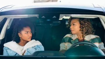 Shearling lined fur collar blue denim jacket worn by Delilah (Laya DeLeon Hayes) as seen in The Equalizer Wardrobe (Season 1)
