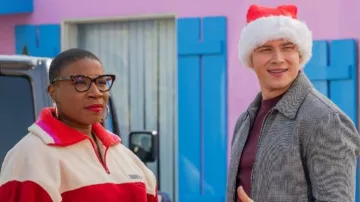 Lunettes portées par Henrietta 'Hen' Wilson (Aisha Hinds) dans des tenues de série télévisée 9-1-1 (Saison 5 Episode 10)