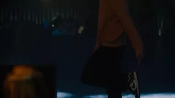 Nike Sneakers portées par Jake Adelstein (Ansel Elgort) comme on le voit dans les tenues de la série télévisée Tokyo Vice (Saison 1 Episode 2)
