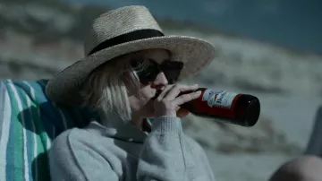 Lunettes de soleil portées par Joyce Holt (Diane Kruger) vues dans la série télévisée Swimming with Sharks (saison 1 épisode 4)