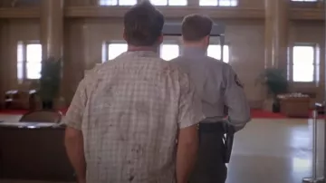 La chemise à carreaux portée par John McClane (Bruce Willis) dans le film Une Journée en enfer