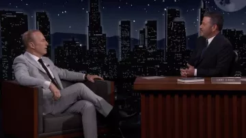 Costume gris porté par Bob Odenkirk vu dans Jimmy Kimmel Live!